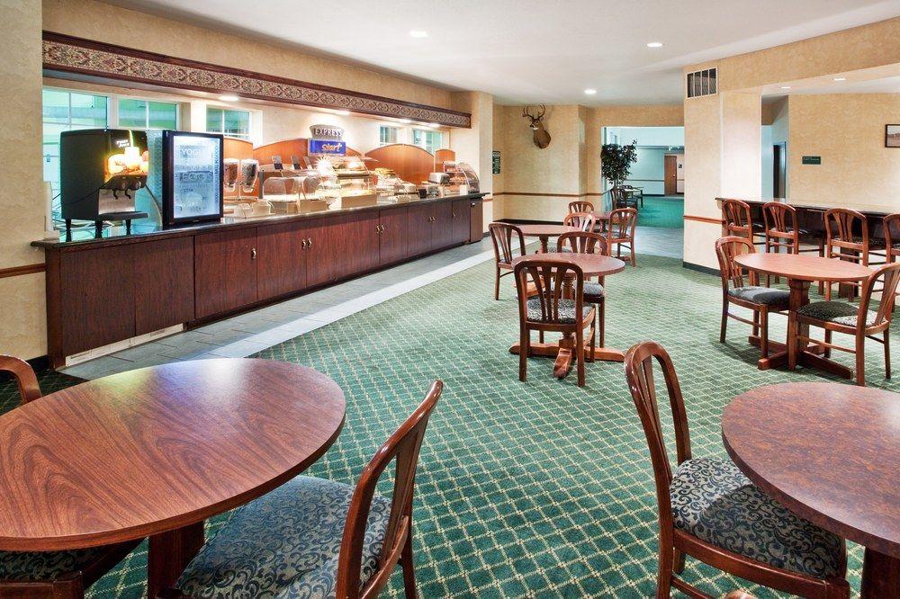 Holiday Inn Express St Ignace-Lake Central By Ihg St. Ignace Exterior foto