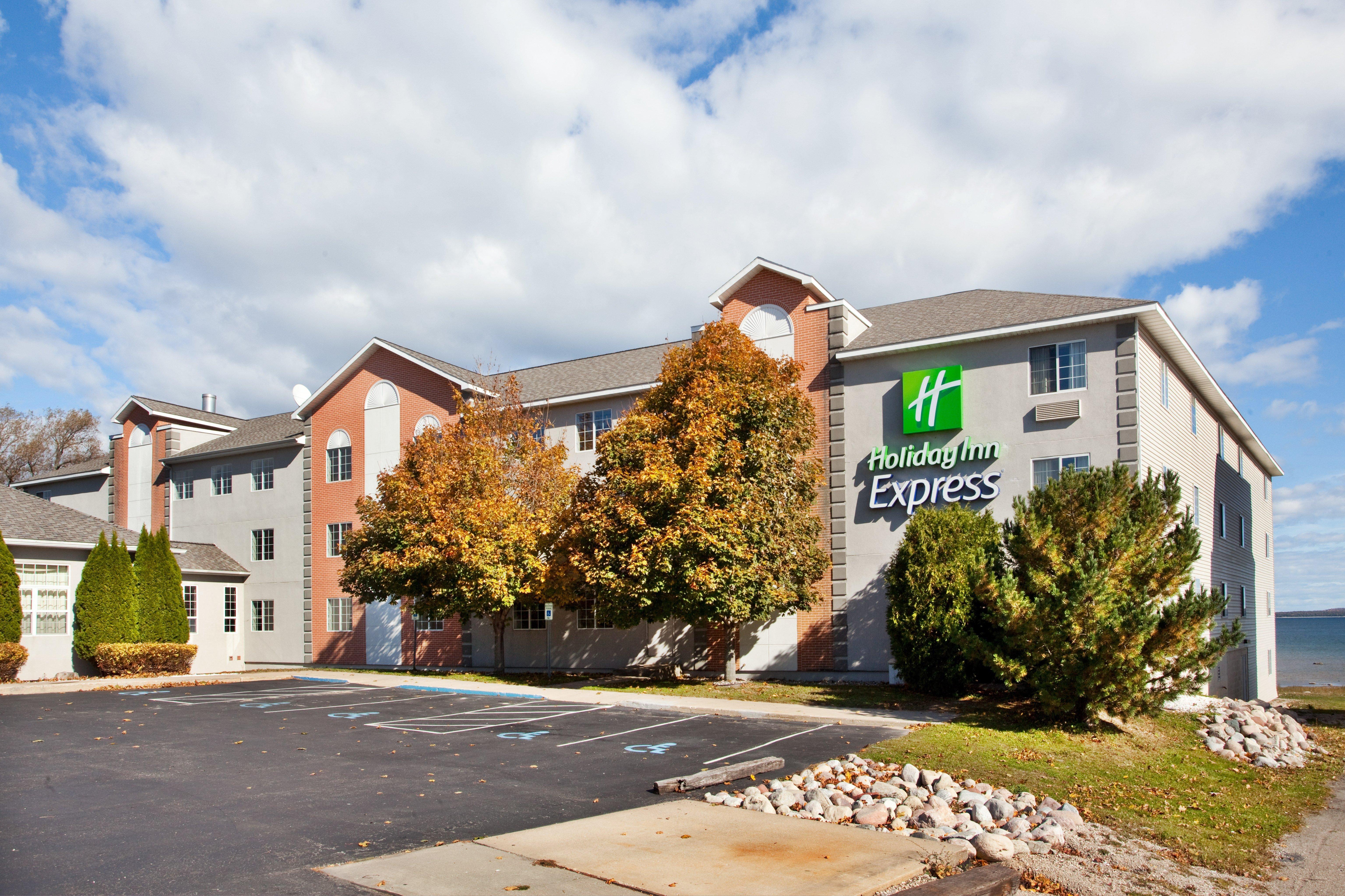 Holiday Inn Express St Ignace-Lake Central By Ihg St. Ignace Exterior foto