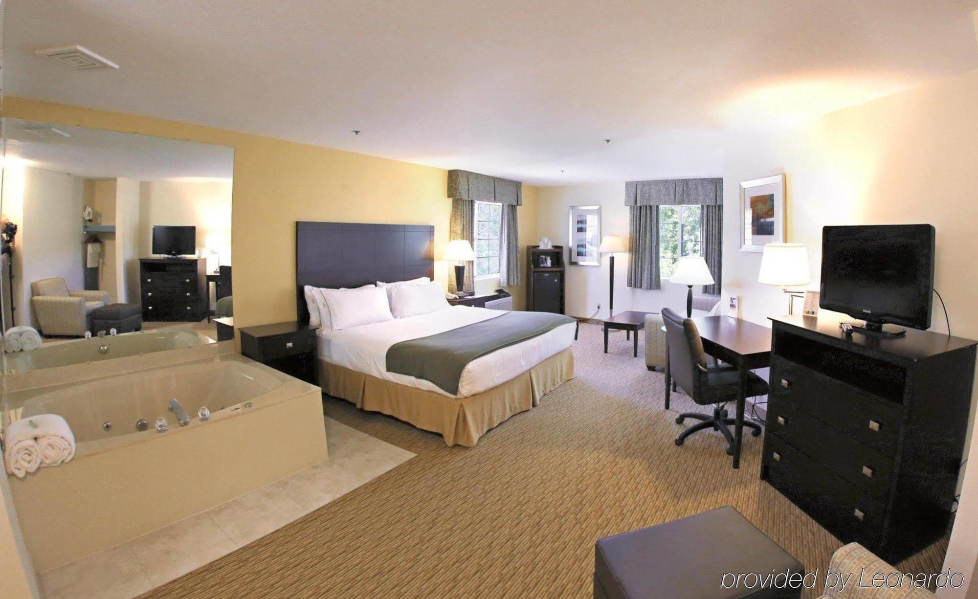Holiday Inn Express St Ignace-Lake Central By Ihg St. Ignace Exterior foto
